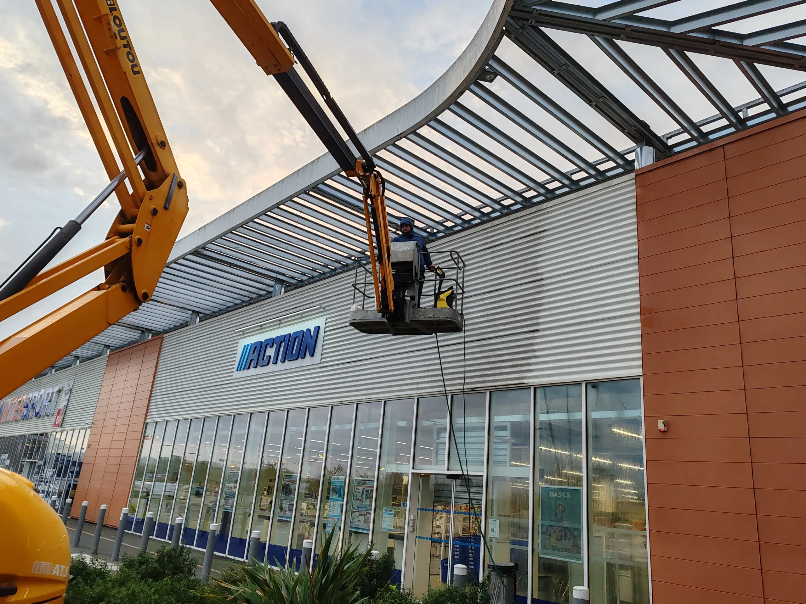 intervention de nettoyage d'Helmand Toulouse dans un magasin Action