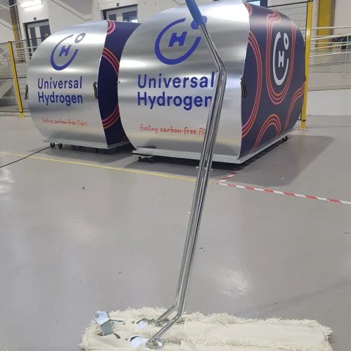 Nettoyage de hangar d'avion par Helmand